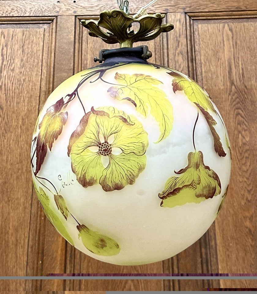 エミール・ガレ - アブチロンをあしらったペンダントライトまたは天井照明、アール・ヌーヴォー様式のシャンデリア