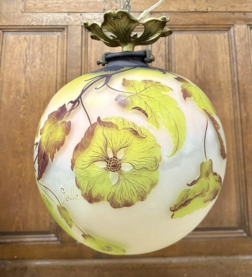エミール・ガレ - アブチロンをあしらったペンダントライトまたは天井照明、アール・ヌーヴォー様式のシャンデリア