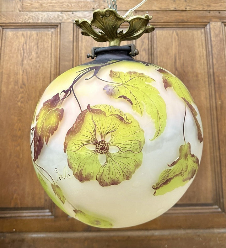 エミール・ガレ - アブチロンをあしらったペンダントライトまたは天井照明、アール・ヌーヴォー様式のシャンデリア