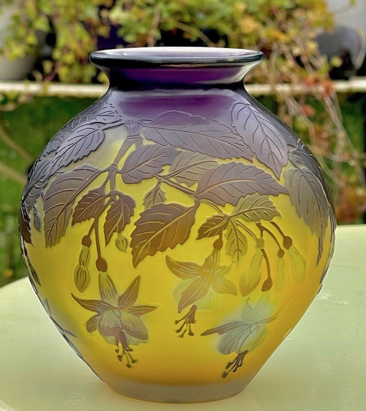 エミールガレ　フクシアの花が描かれたスクエア型の花瓶