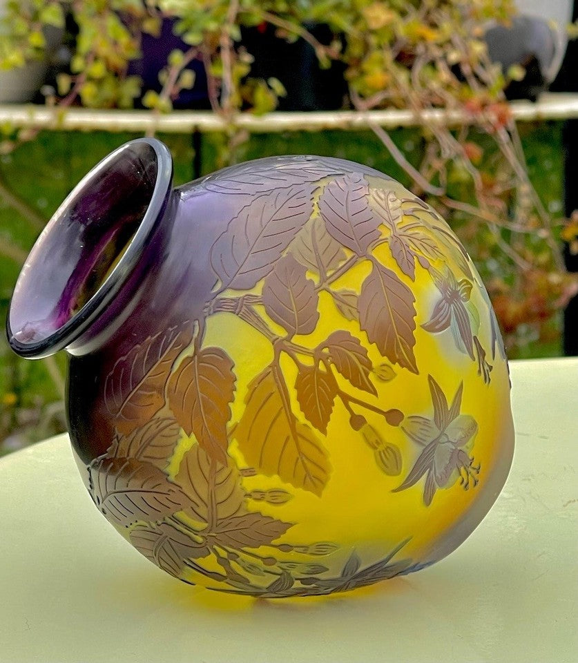 エミールガレ　フクシアの花が描かれたスクエア型の花瓶