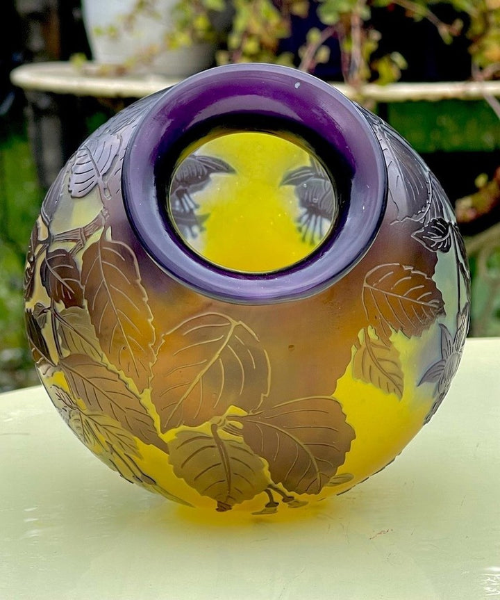 エミールガレ　フクシアの花が描かれたスクエア型の花瓶