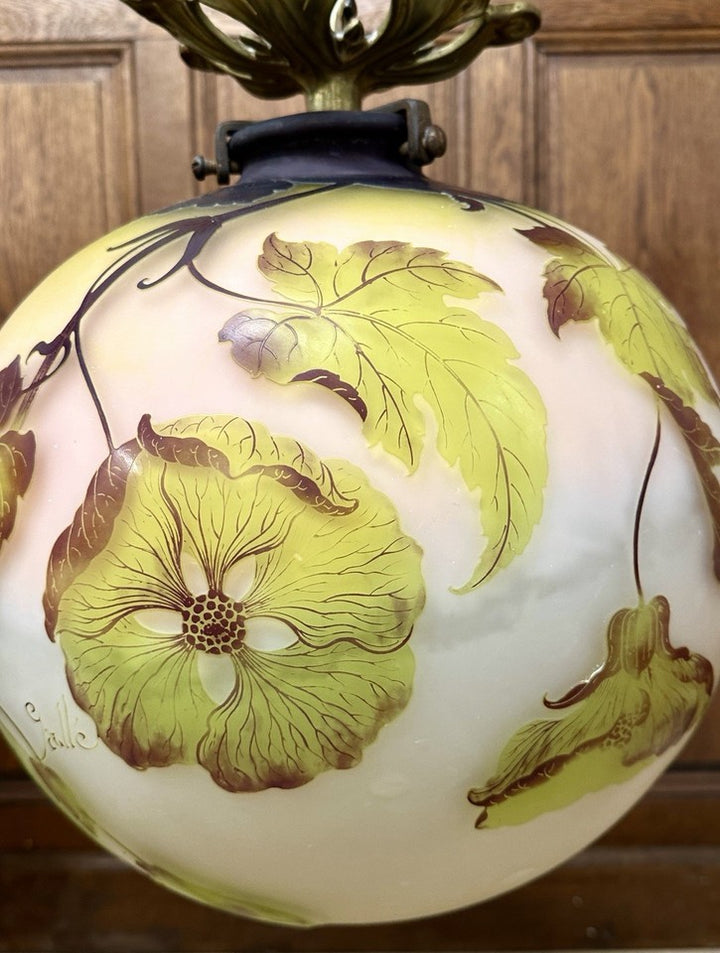 エミール・ガレ - アブチロンをあしらったペンダントライトまたは天井照明、アール・ヌーヴォー様式のシャンデリア