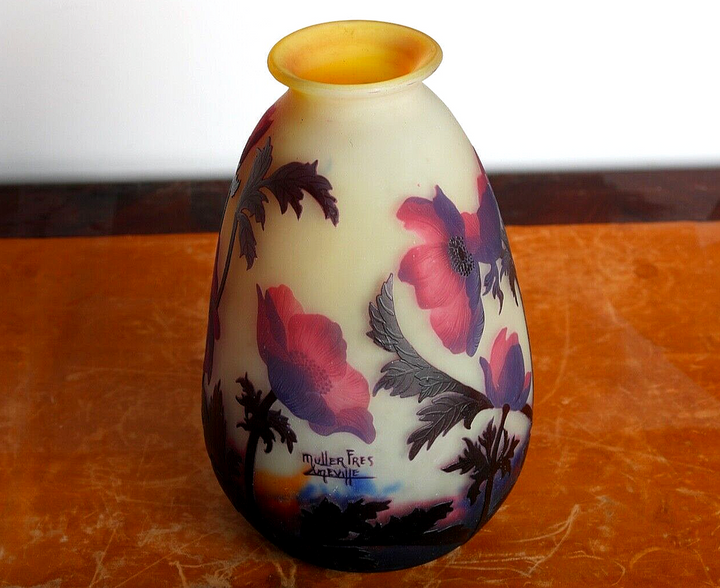 ミューラー兄弟　貴重な赤いアネモネの花瓶