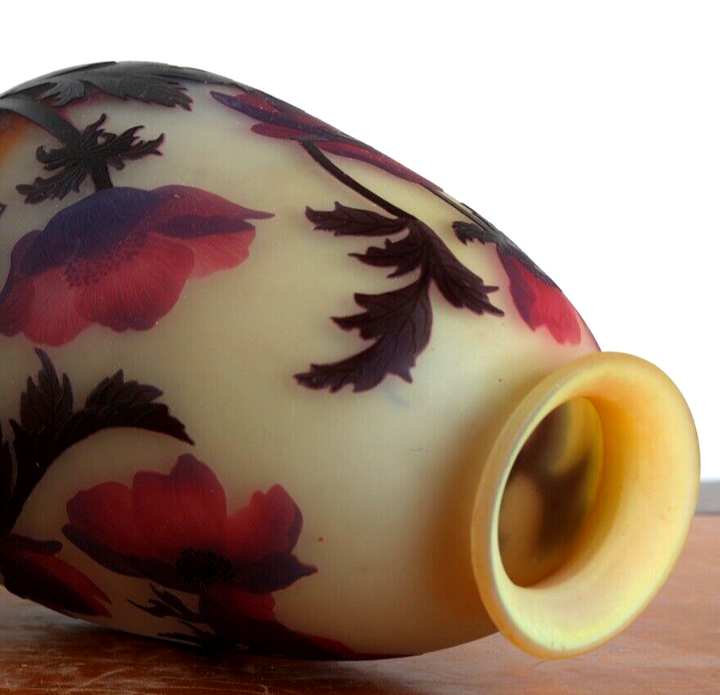 ミューラー兄弟　貴重な赤いアネモネの花瓶