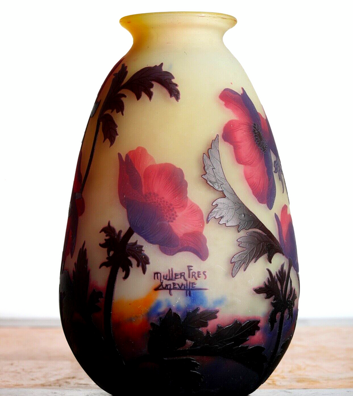 ミューラー兄弟　貴重な赤いアネモネの花瓶