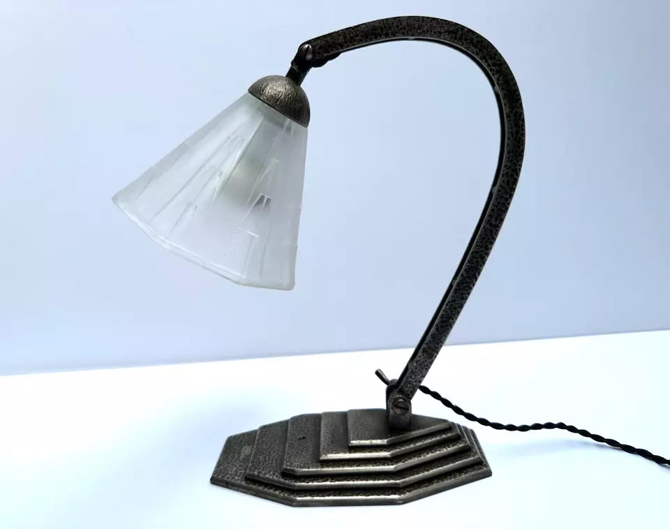 ミューラー兄弟 アールデコ調テーブルランプ（白色、グースネック、建築的デザイン）