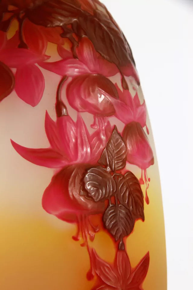 エミールガレ スフレの技法が使われたフクシアの花が描かれた壺型花瓶