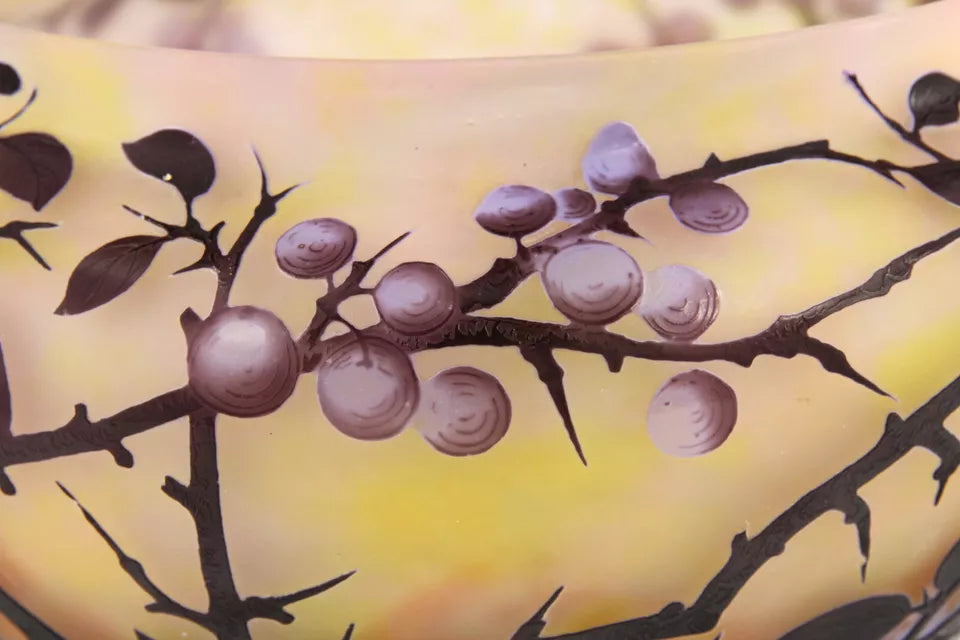 ドーム兄弟（ドームナンシー）スモモの実が描かれた鉢型の花瓶