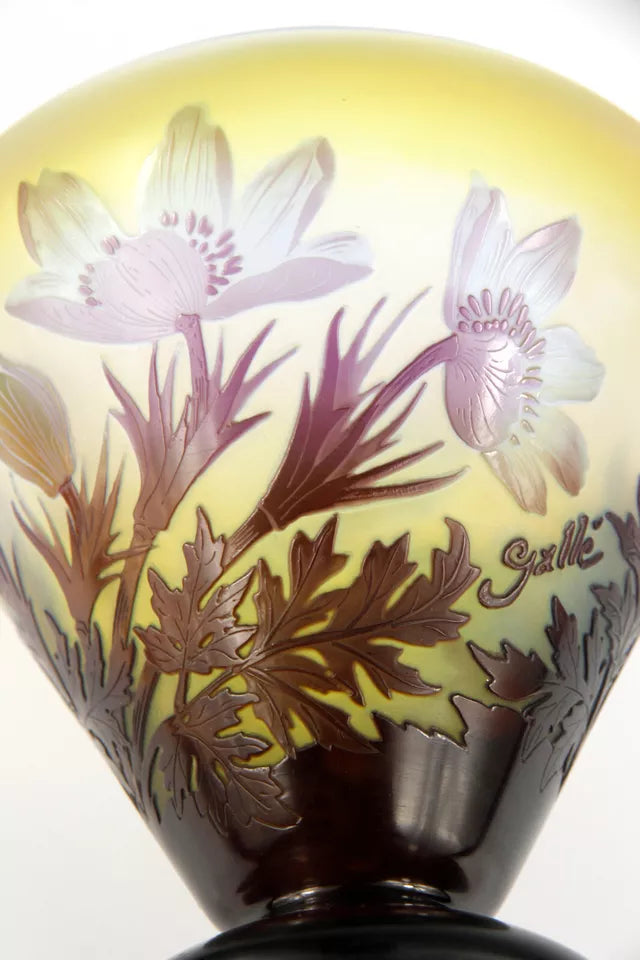 エミールガレ オキナグサの花が描かれている花瓶