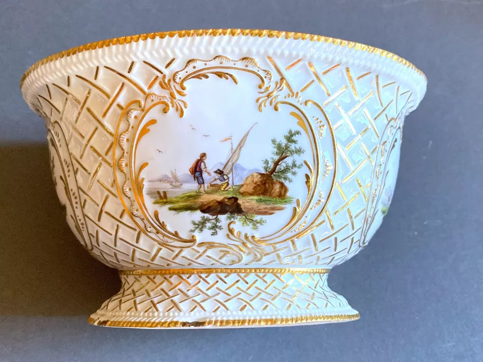 マイセン 蓋付き小鉢＆透かし装飾の受け皿（イチゴ装飾付き蓋）