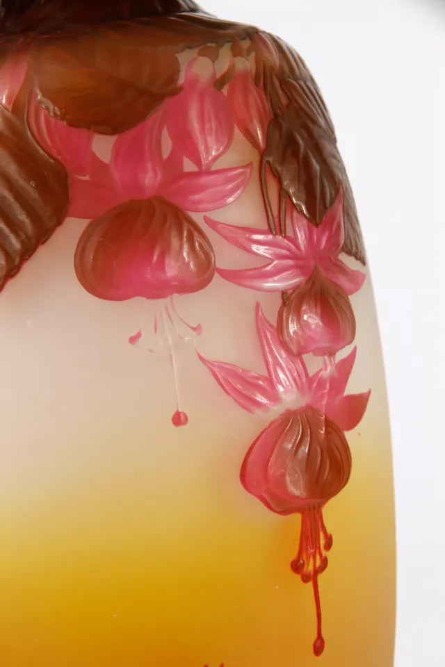 エミールガレ スフレの技法が使われたフクシアの花が描かれた壺型花瓶