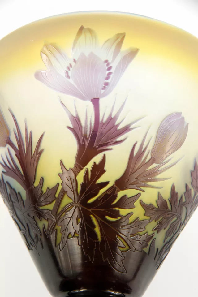 エミールガレ オキナグサの花が描かれている花瓶