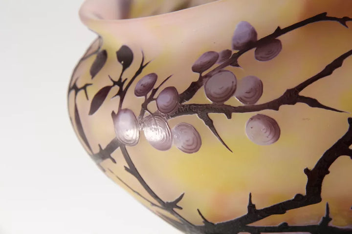 ドーム兄弟（ドームナンシー）スモモの実が描かれた鉢型の花瓶