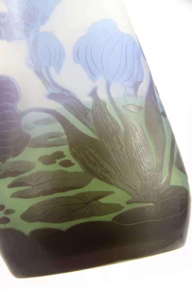 エミールガレ スイレンの花と水草が描かれた花瓶