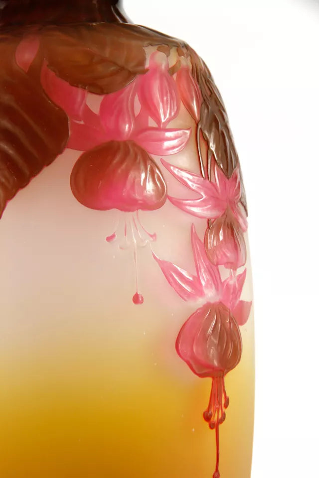 エミールガレ スフレの技法が使われたフクシアの花が描かれた壺型花瓶