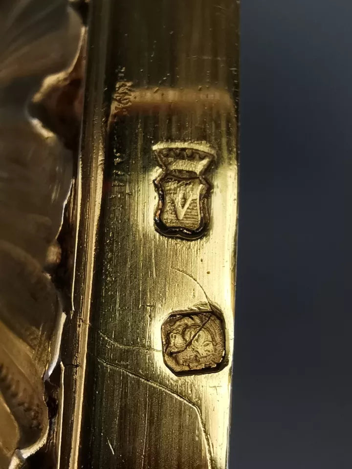 オディオ カットクリスタルとヴェルメイユ（銀に金メッキ）のカラフェ