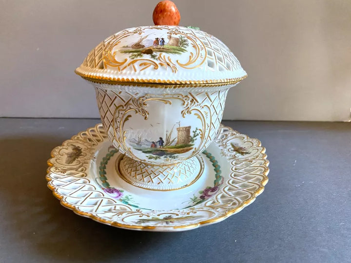 マイセン 蓋付き小鉢＆透かし装飾の受け皿（イチゴ装飾付き蓋）