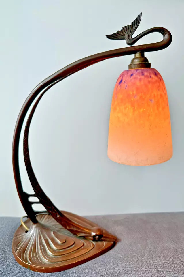 シュナイダー兄弟 魚モチーフ ガラスシェードテーブルランプ （ブロンズ製台座）