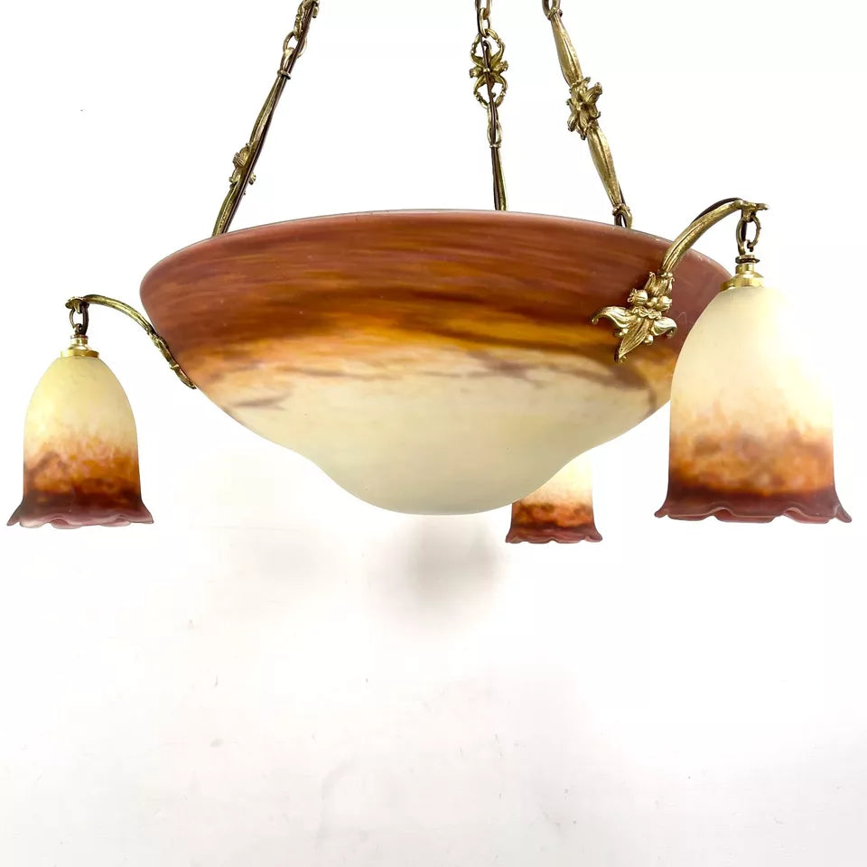 ミューラー兄弟 ピンク/白/薄紫のシャンデリア