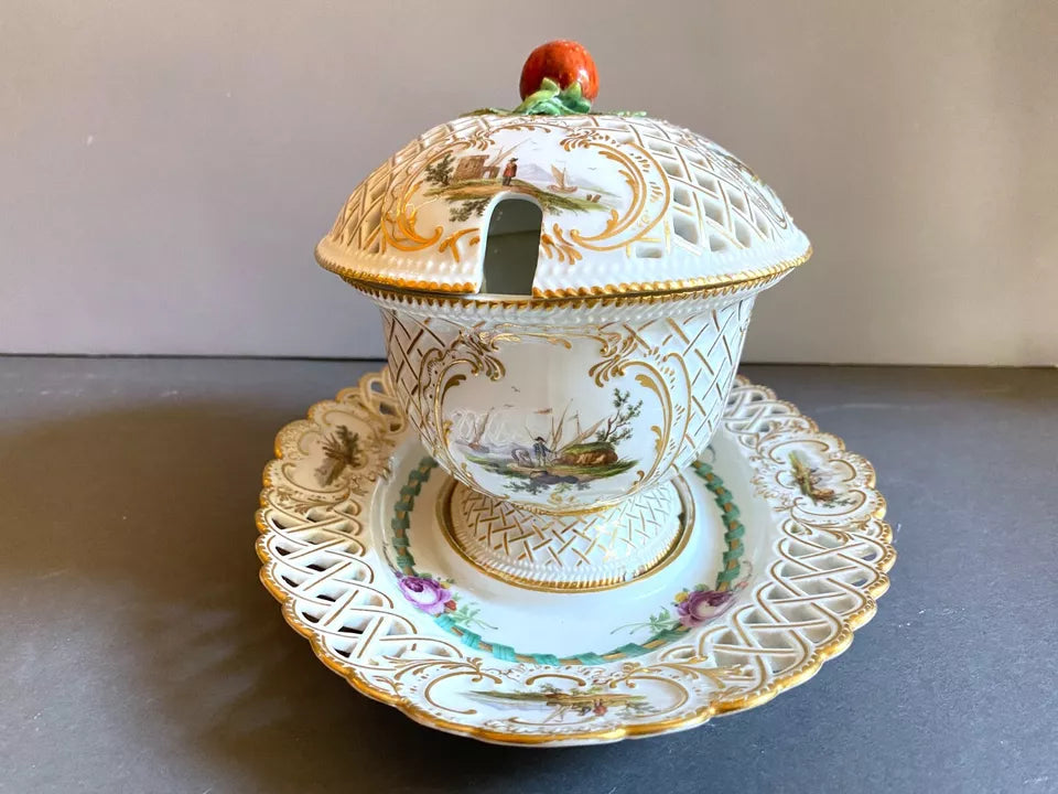 マイセン 蓋付き小鉢＆透かし装飾の受け皿（イチゴ装飾付き蓋）