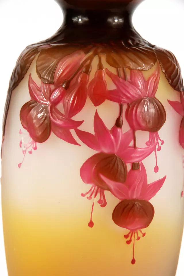 エミールガレ スフレの技法が使われたフクシアの花が描かれた壺型花瓶