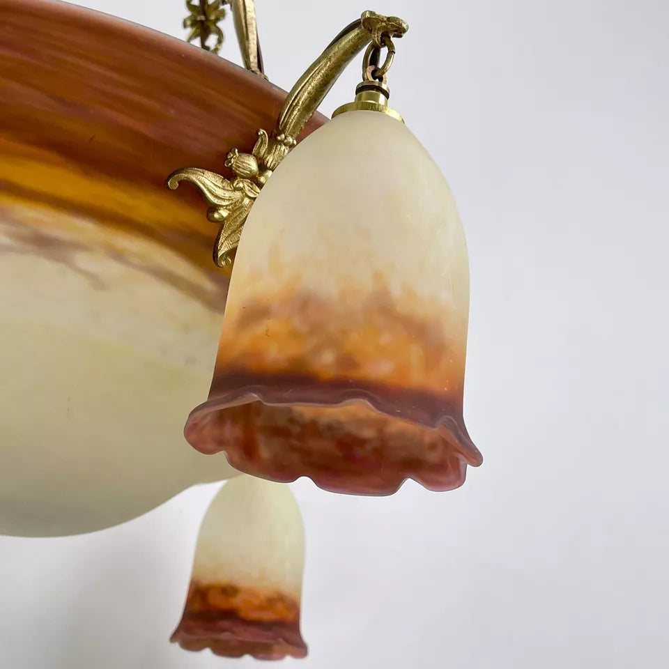 ミューラー兄弟 ピンク/白/薄紫のシャンデリア