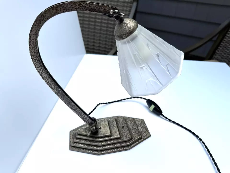 ミューラー兄弟 アールデコ調テーブルランプ（白色、グースネック、建築的デザイン）