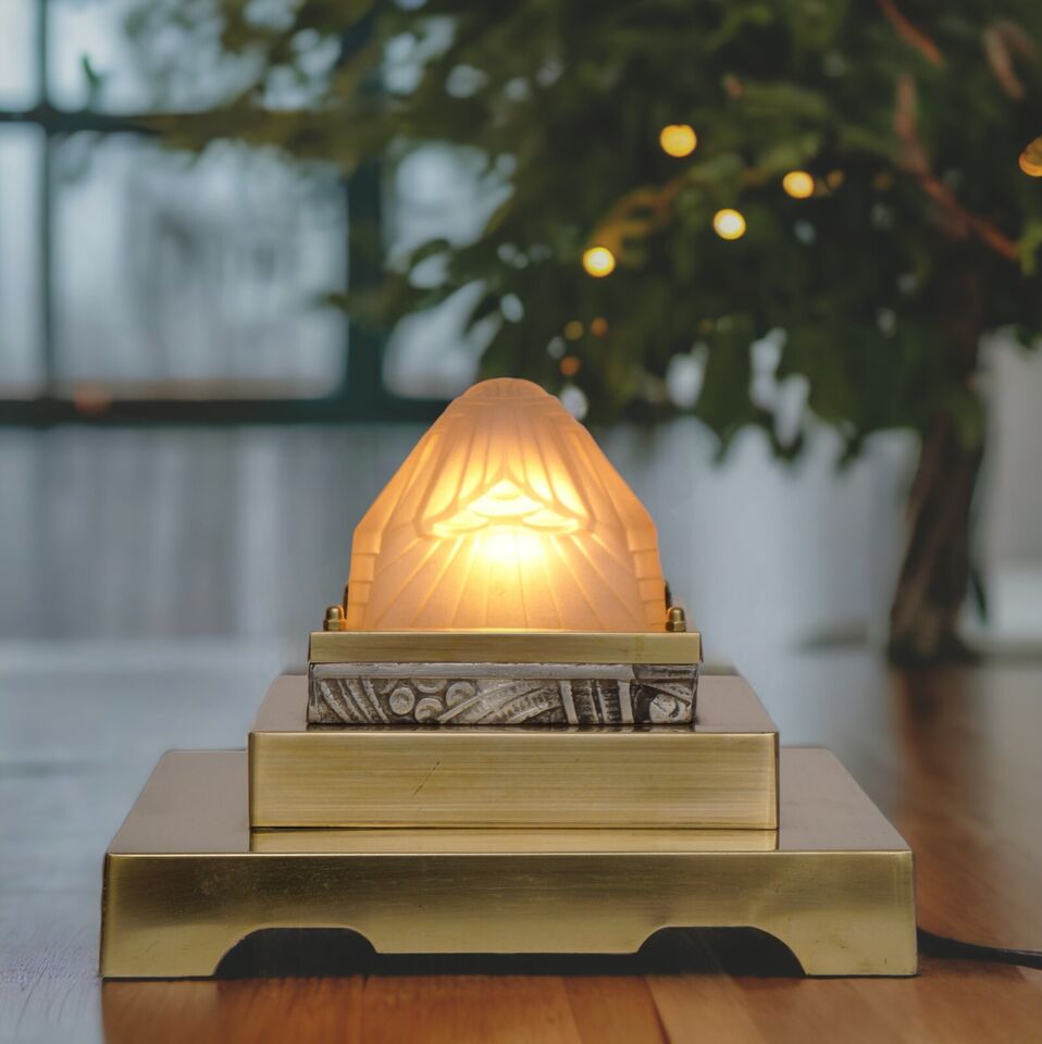 シュナイダー兄弟　アンティークテーブルランプ「THE EGYPT」真鍮ランプ　アールデコスタイルのベッドサイドランプ