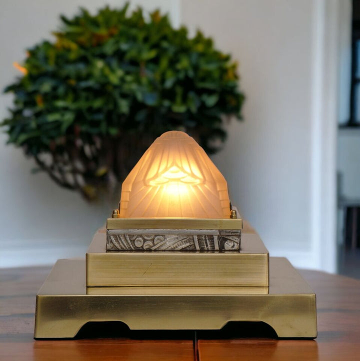 シュナイダー兄弟　アンティークテーブルランプ「THE EGYPT」真鍮ランプ　アールデコスタイルのベッドサイドランプ