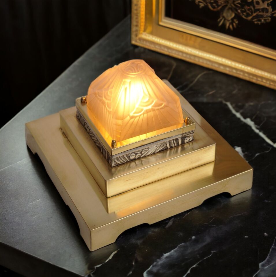 シュナイダー兄弟　アンティークテーブルランプ「THE EGYPT」真鍮ランプ　アールデコスタイルのベッドサイドランプ