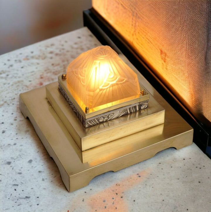 シュナイダー兄弟　アンティークテーブルランプ「THE EGYPT」真鍮ランプ　アールデコスタイルのベッドサイドランプ