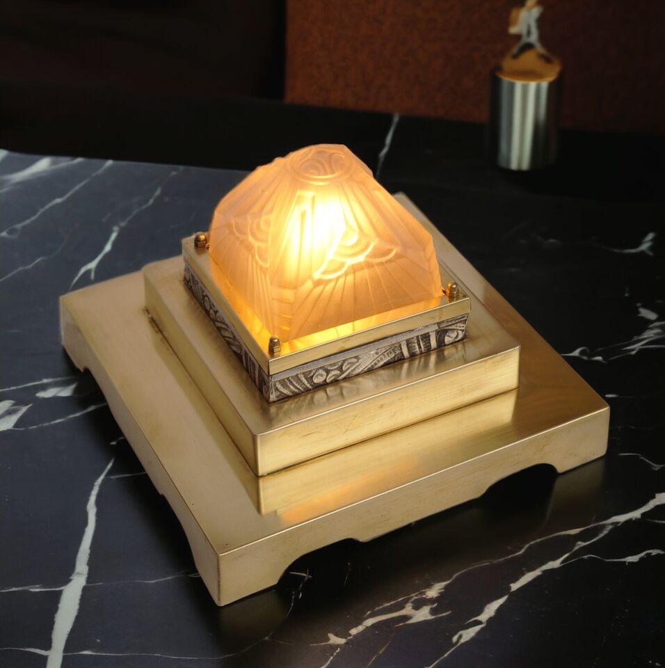 シュナイダー兄弟　アンティークテーブルランプ「THE EGYPT」真鍮ランプ　アールデコスタイルのベッドサイドランプ