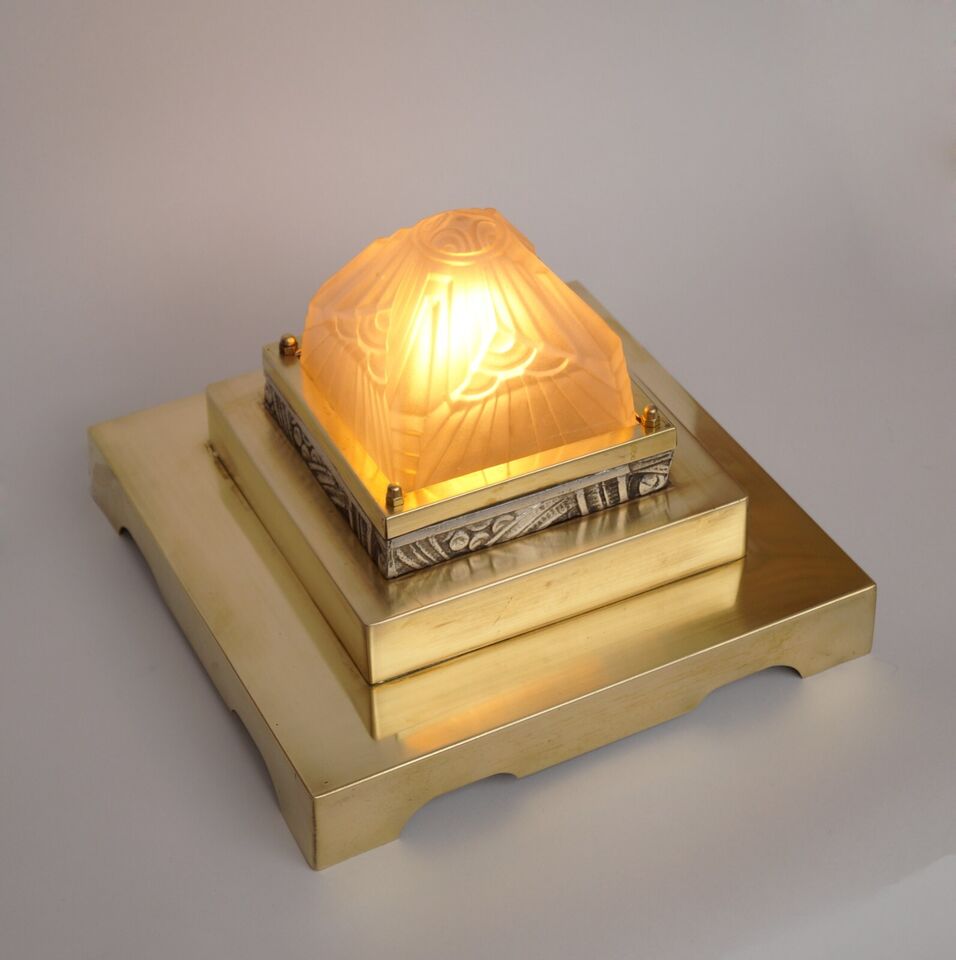 シュナイダー兄弟　アンティークテーブルランプ「THE EGYPT」真鍮ランプ　アールデコスタイルのベッドサイドランプ