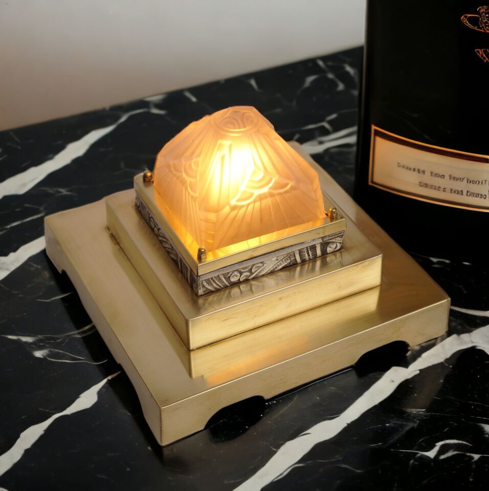 シュナイダー兄弟　アンティークテーブルランプ「THE EGYPT」真鍮ランプ　アールデコスタイルのベッドサイドランプ