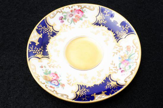 ０４３　金彩藍手彩色風景図紋　キャビネットカップ