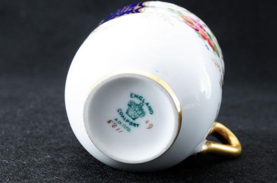 ０４３　金彩藍手彩色風景図紋　キャビネットカップ