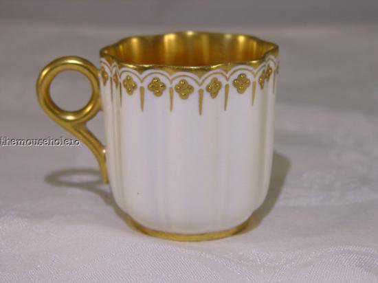 コールポート　ホワイト　デミタスカップ＆ソーサー