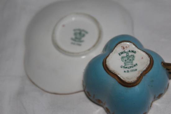 ０４０　ブルー四葉のジュエル　デミタスカップ＆ソーサー