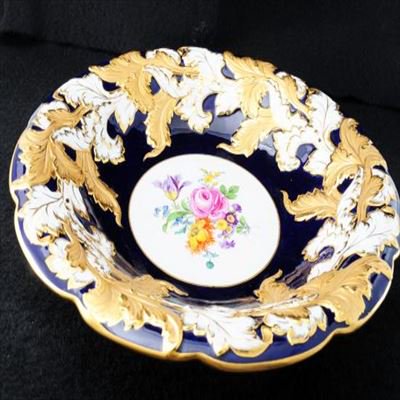 ０８４　マイセン 金彩リーフとブーケの飾り皿（30cm）