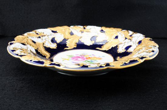 ０８４　マイセン 金彩リーフとブーケの飾り皿（30cm）