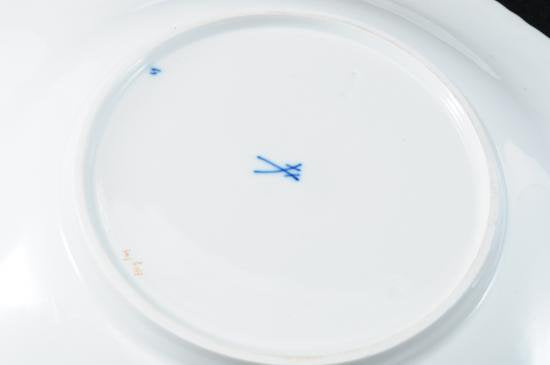 ０８７　マイセン Bフォーム　金彩リーフとブーケの飾り皿（29.5cm）
