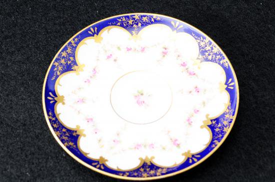 ０２８　金彩藍地花装飾紋図　デミタスカップ＆ソーサー