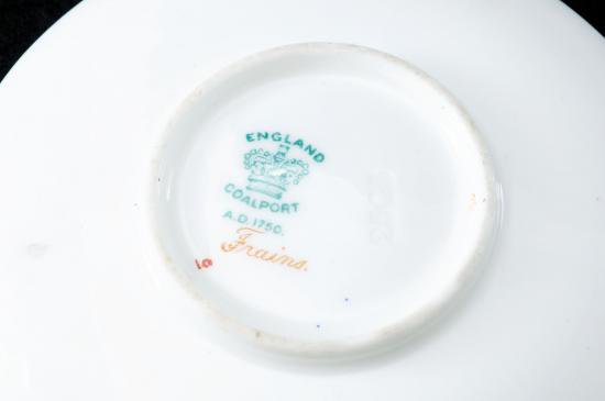 ０２８　金彩藍地花装飾紋図　デミタスカップ＆ソーサー