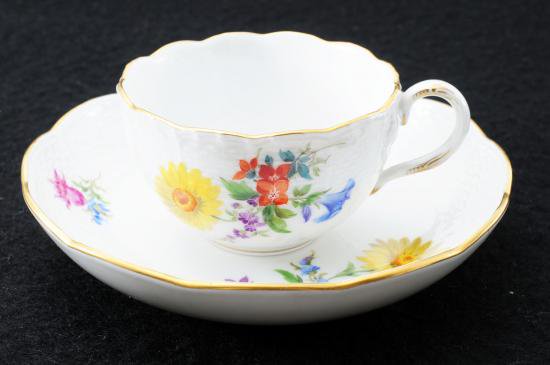 １２０　マイセン meissen 4つ花　レリーフ　カップ&ソーサー・１