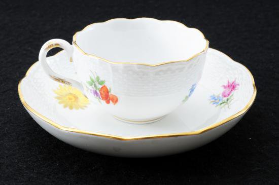 １２０　マイセン meissen 4つ花　レリーフ　カップ&ソーサー・１