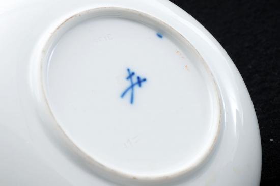 １２０　マイセン meissen 4つ花　レリーフ　カップ&ソーサー・１