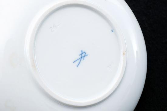 １２１　マイセン meissen 4つ花　レリーフ　カップ&ソーサー・２
