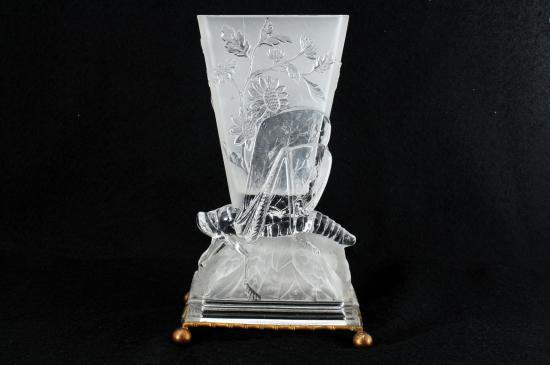 １８０　超博物館級 バカラ baccarat 社製 バッタ草花紋プレス成形花瓶