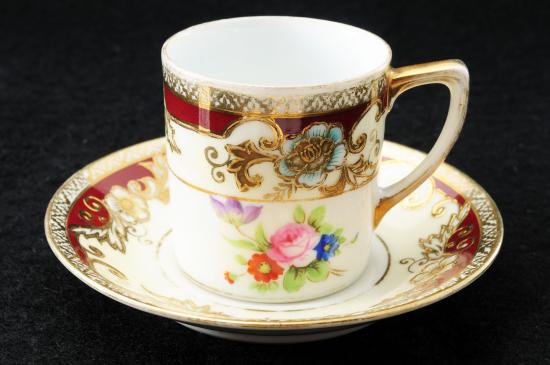 ０１８　オールドノリタケ　金彩花柄カップ＆ソーサー　レッド